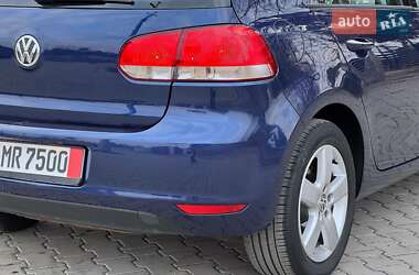 Хэтчбек Volkswagen Golf 2010 в 