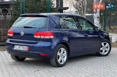 Хэтчбек Volkswagen Golf 2010 в 