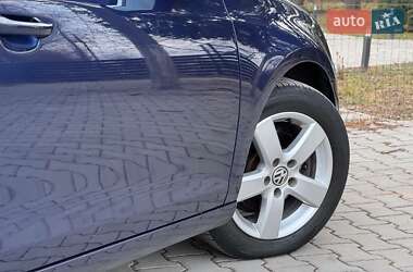 Хэтчбек Volkswagen Golf 2010 в 
