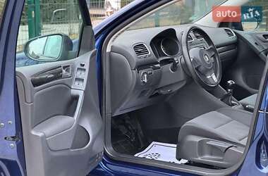 Хэтчбек Volkswagen Golf 2010 в 