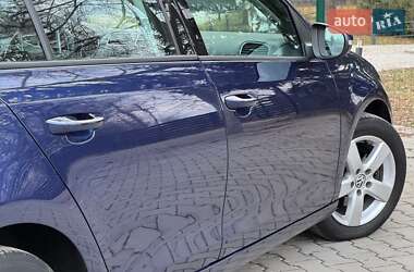 Хэтчбек Volkswagen Golf 2010 в 