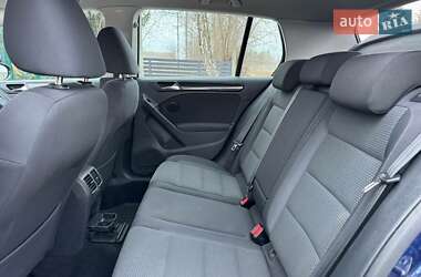 Хэтчбек Volkswagen Golf 2010 в 