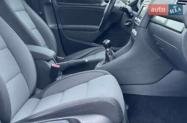 Хэтчбек Volkswagen Golf 2010 в 