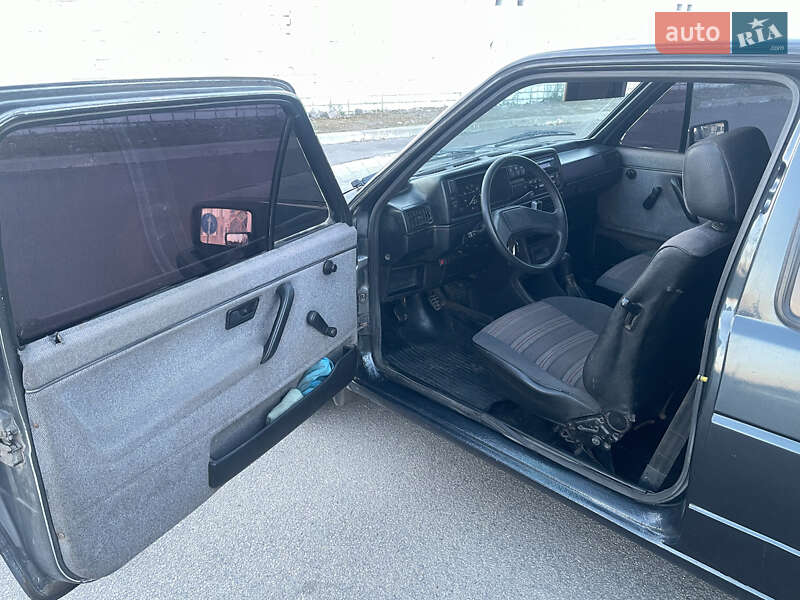 Хэтчбек Volkswagen Golf 1986 в Днепре