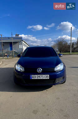 Хэтчбек Volkswagen Golf 2009 в 