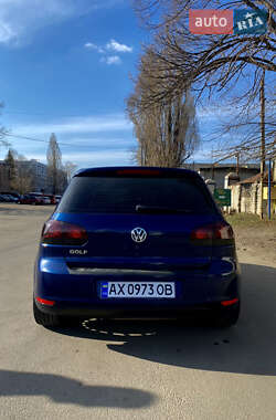 Хэтчбек Volkswagen Golf 2009 в 