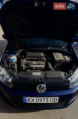 Хэтчбек Volkswagen Golf 2009 в 