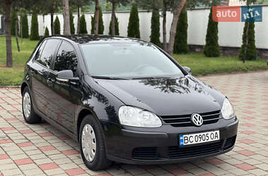 Хетчбек Volkswagen Golf 2004 в 