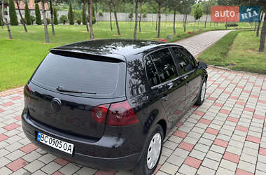 Хетчбек Volkswagen Golf 2004 в 
