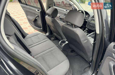 Хетчбек Volkswagen Golf 2004 в 