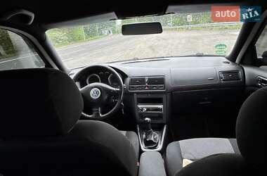 Хэтчбек Volkswagen Golf 2003 в 