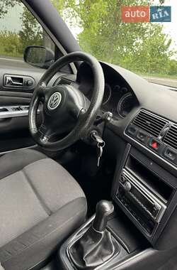 Хэтчбек Volkswagen Golf 2003 в 