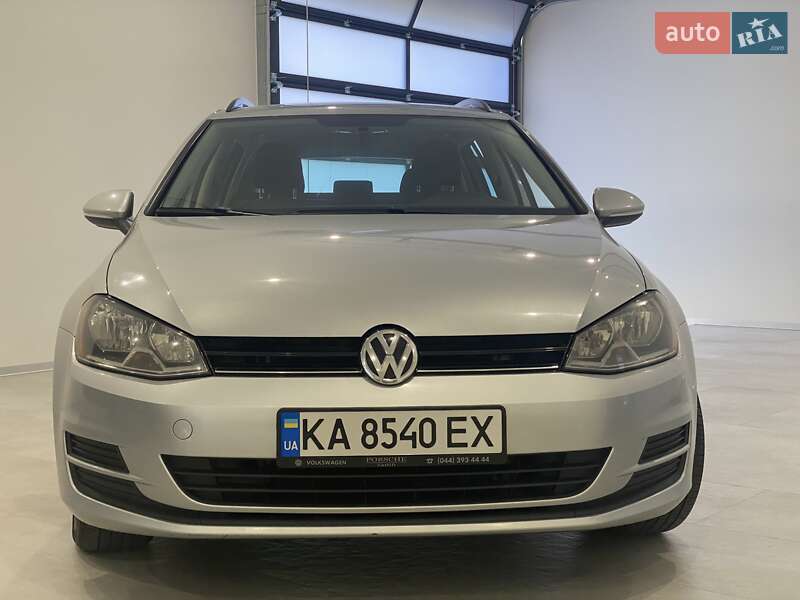 Універсал Volkswagen Golf 2015 в Ірпені