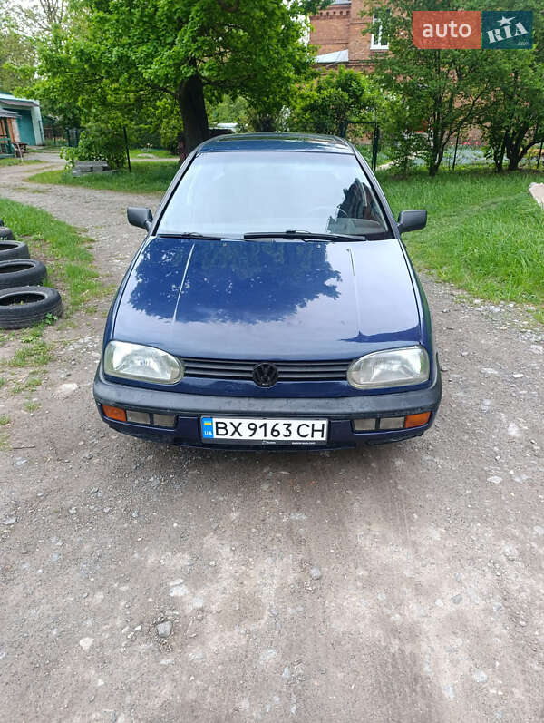Хетчбек Volkswagen Golf 1994 в Хмельницькому