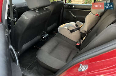 Хэтчбек Volkswagen Golf 2002 в 