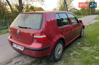 Хэтчбек Volkswagen Golf 2002 в 