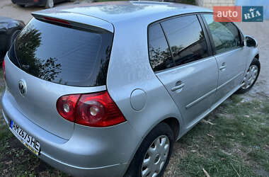 Хетчбек Volkswagen Golf 2003 в 