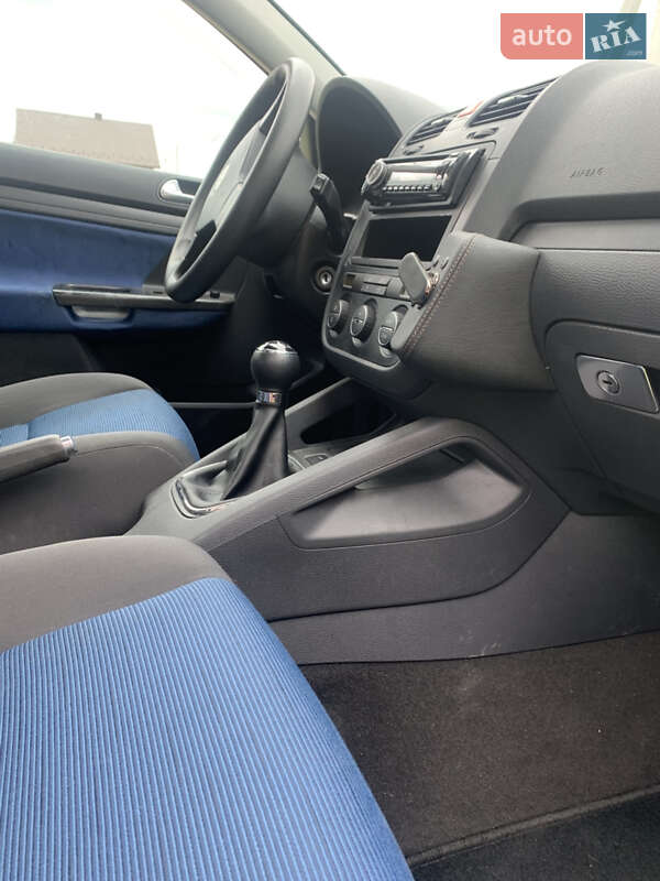 Хетчбек Volkswagen Golf 2005 в Бродах фото 6 Хетчбек Volkswagen Golf 2005 в Бродах