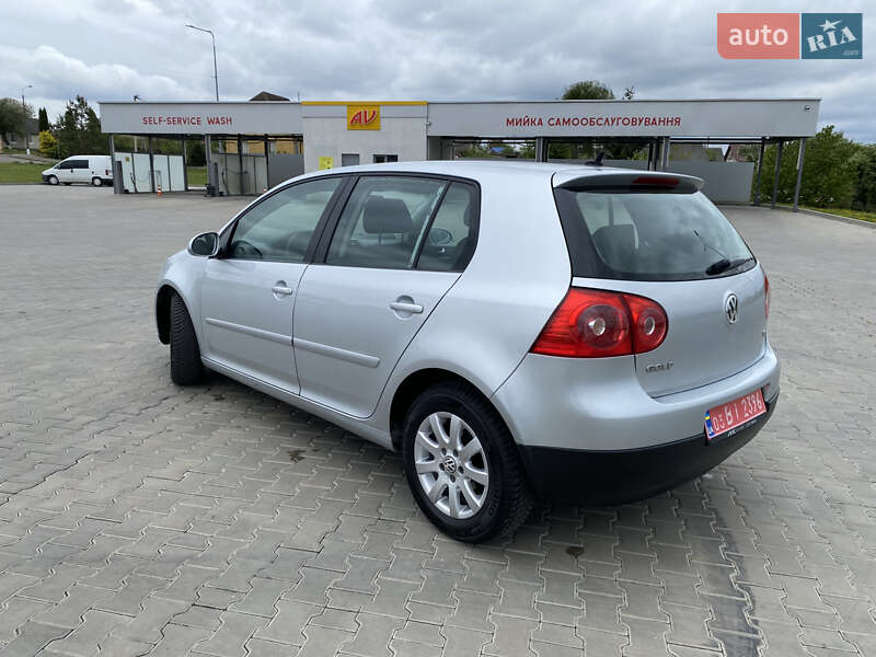 Хэтчбек Volkswagen Golf 2005 в Луцке
