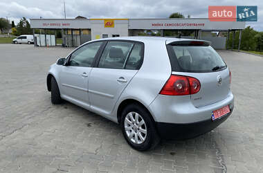 Хетчбек Volkswagen Golf 2005 в 