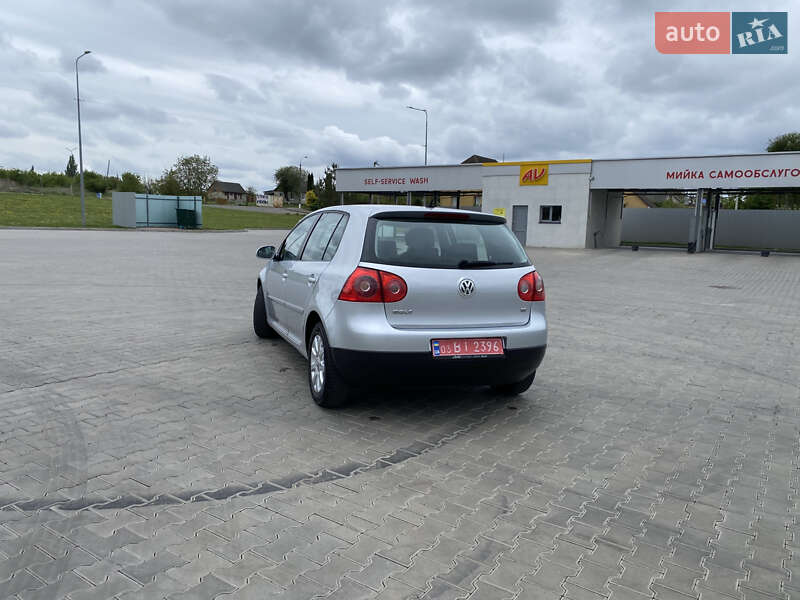 Хэтчбек Volkswagen Golf 2005 в Луцке