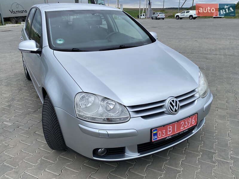 Хэтчбек Volkswagen Golf 2005 в Луцке