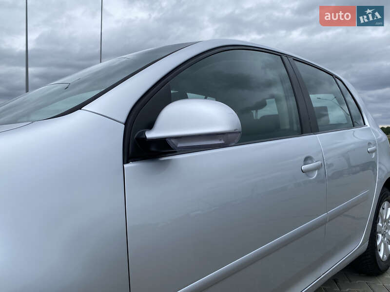 Хэтчбек Volkswagen Golf 2005 в Луцке