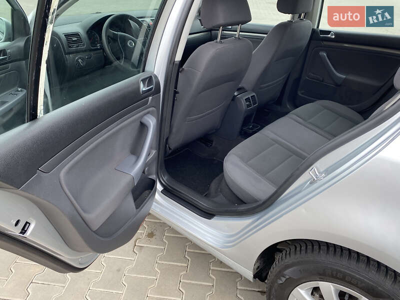 Хэтчбек Volkswagen Golf 2005 в Луцке