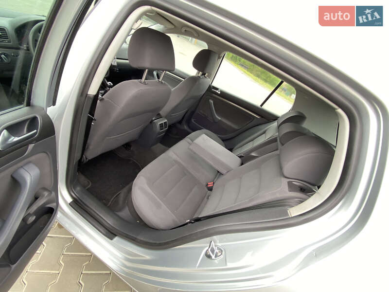 Хэтчбек Volkswagen Golf 2005 в Луцке