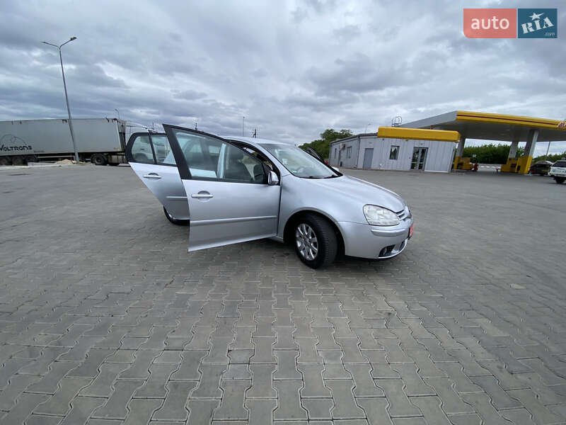 Хэтчбек Volkswagen Golf 2005 в Луцке