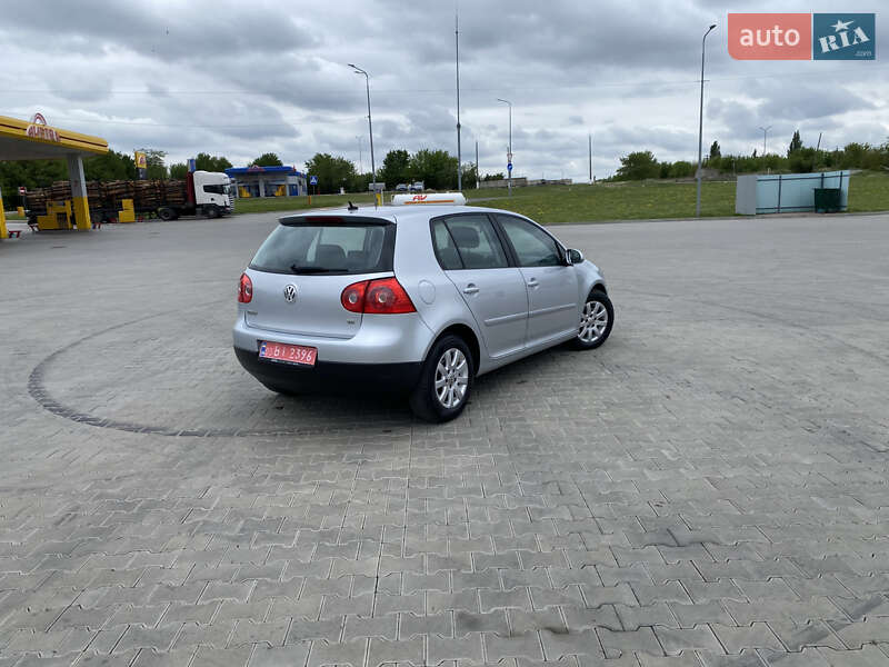 Хэтчбек Volkswagen Golf 2005 в Луцке