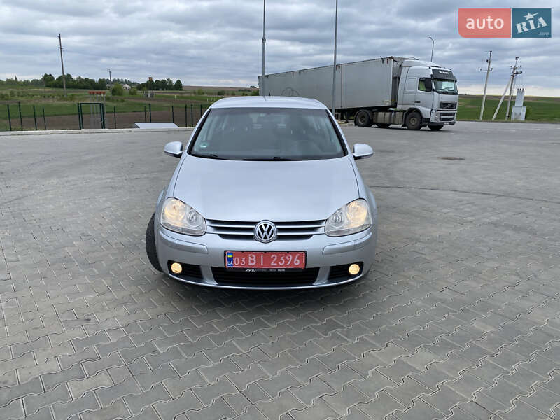 Хэтчбек Volkswagen Golf 2005 в Луцке