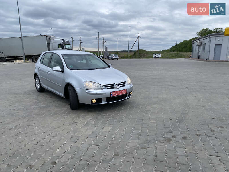 Хэтчбек Volkswagen Golf 2005 в Луцке