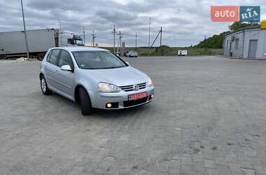 Хетчбек Volkswagen Golf 2005 в 