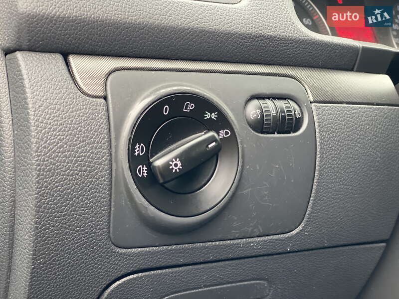 Хэтчбек Volkswagen Golf 2004 в Одессе