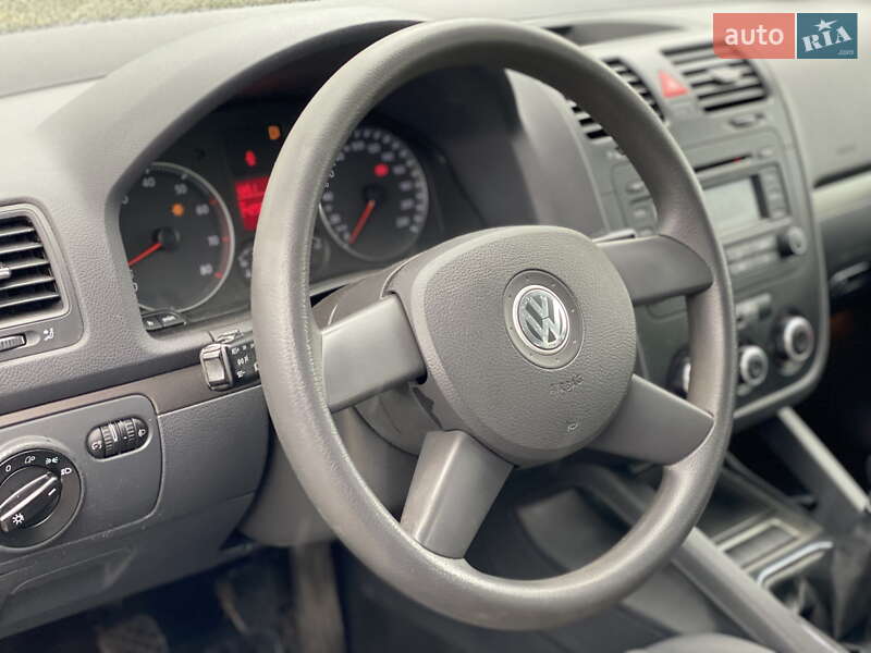 Хэтчбек Volkswagen Golf 2004 в Одессе