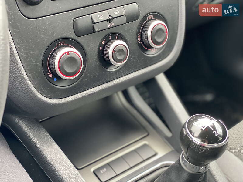 Хэтчбек Volkswagen Golf 2004 в Одессе