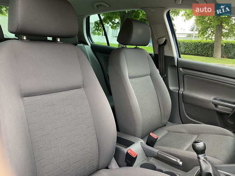 Хетчбек Volkswagen Golf 2006 в Славуті