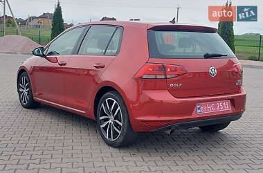 Хетчбек Volkswagen Golf 2015 в 
