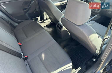 Хетчбек Volkswagen Golf 2006 в 