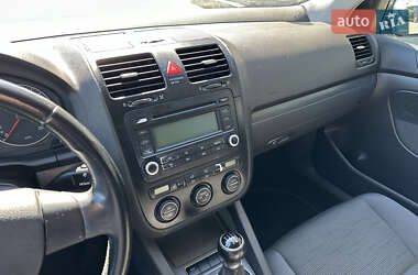 Хетчбек Volkswagen Golf 2006 в 