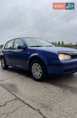 Хетчбек Volkswagen Golf 2000 в Хотині