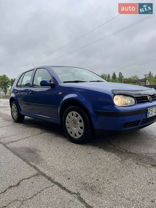 Хэтчбек Volkswagen Golf 2000 в 