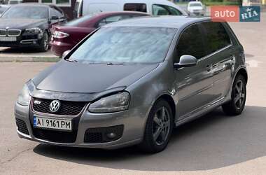 Хэтчбек Volkswagen Golf 2005 в 