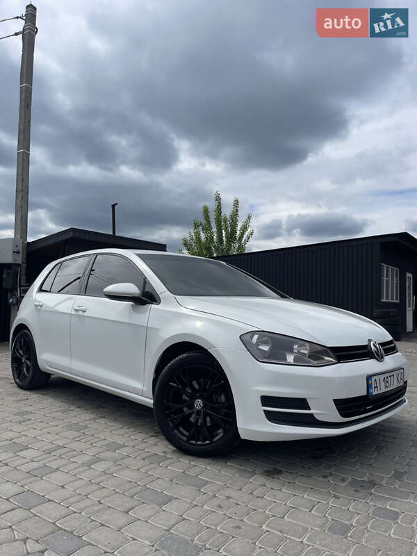Хетчбек Volkswagen Golf 2017 в 