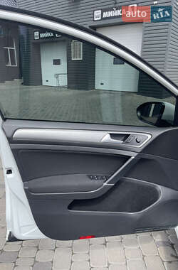 Хетчбек Volkswagen Golf 2017 в 