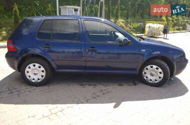 Хэтчбек Volkswagen Golf 2003 в 