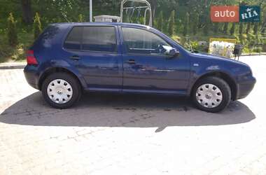 Хэтчбек Volkswagen Golf 2003 в 