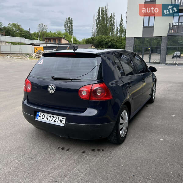 Хэтчбек Volkswagen Golf 2004 в Ужгороде