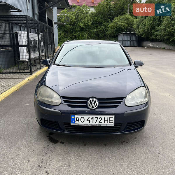 Хэтчбек Volkswagen Golf 2004 в Ужгороде